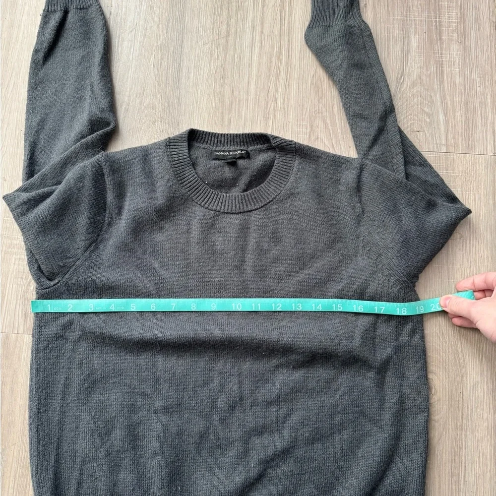 Banana Republic Men's Charcoal Crewneck Sweater - Picture 4 of 6